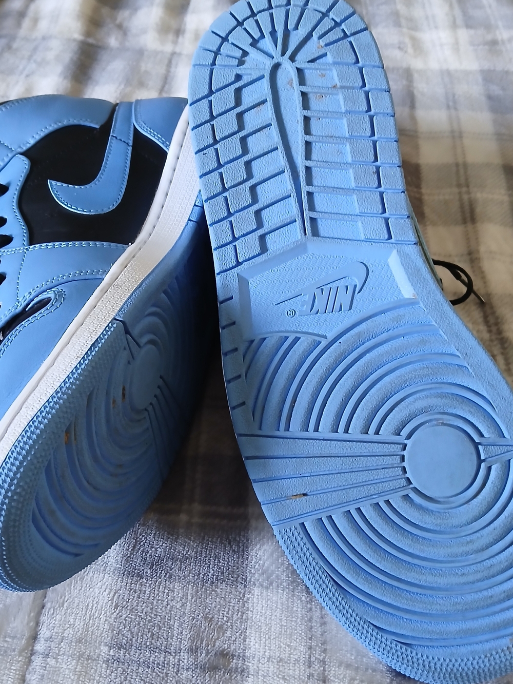 Nike Air Jordan 1 Mid Sneakers  University Blue & Black Colorway, MENS Size 11 - Picture 4 of 8